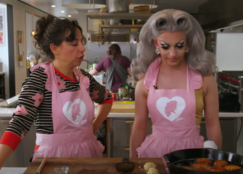 Miz Cracker and Carla Make Chanukah Latkes 