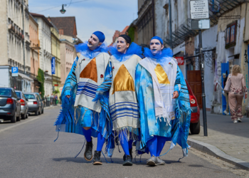 Seven Beggars: A Live Street Performance in Krakow