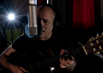 A Touching Tribute to Leonard Cohen by Israeli Superstar David Broza