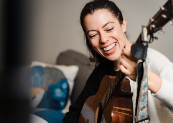 Singing Sephardic Traditions 